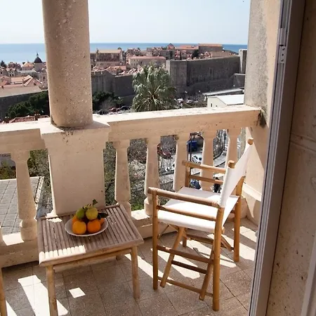 Gloria Apartment *