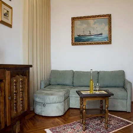 Gloria Apartment *